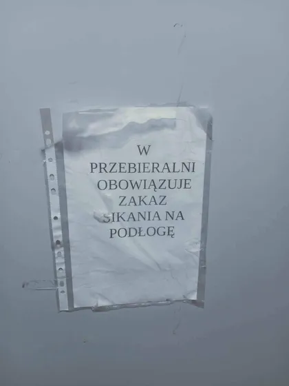 Zakaz sikania na podłogę