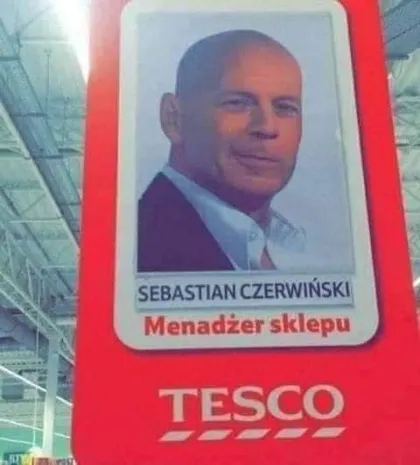 Menadżer sklepu Tesco (łysy z Brazzers)